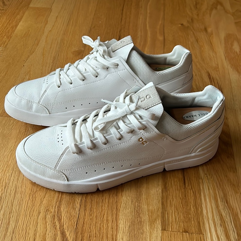 On “The Roger” Center Court Tennis Sneaker in White/Gum